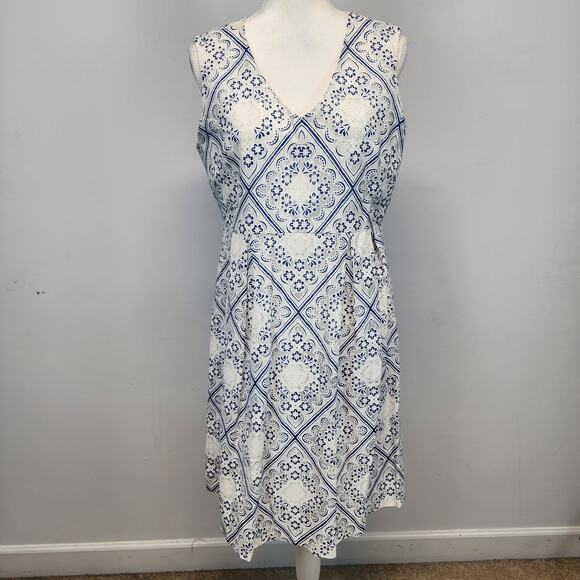 Sandra Darren Sleeveless Lace Dress Size 10 Blue White Geo Print V-neck Chic - Picture 1 of 16